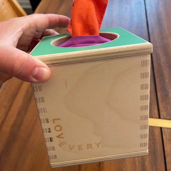 LOVEVERY Tissue Box - Picture 1 of 2